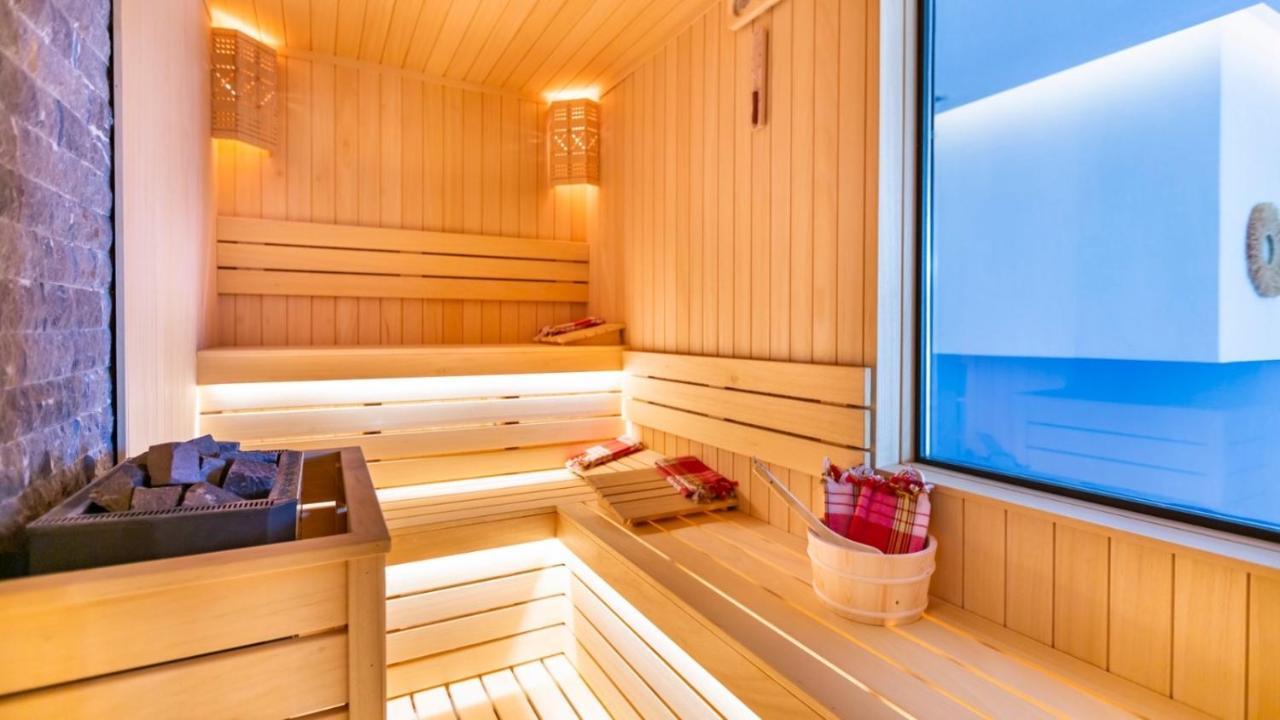 Villa Phi With Heated Indoor Pool