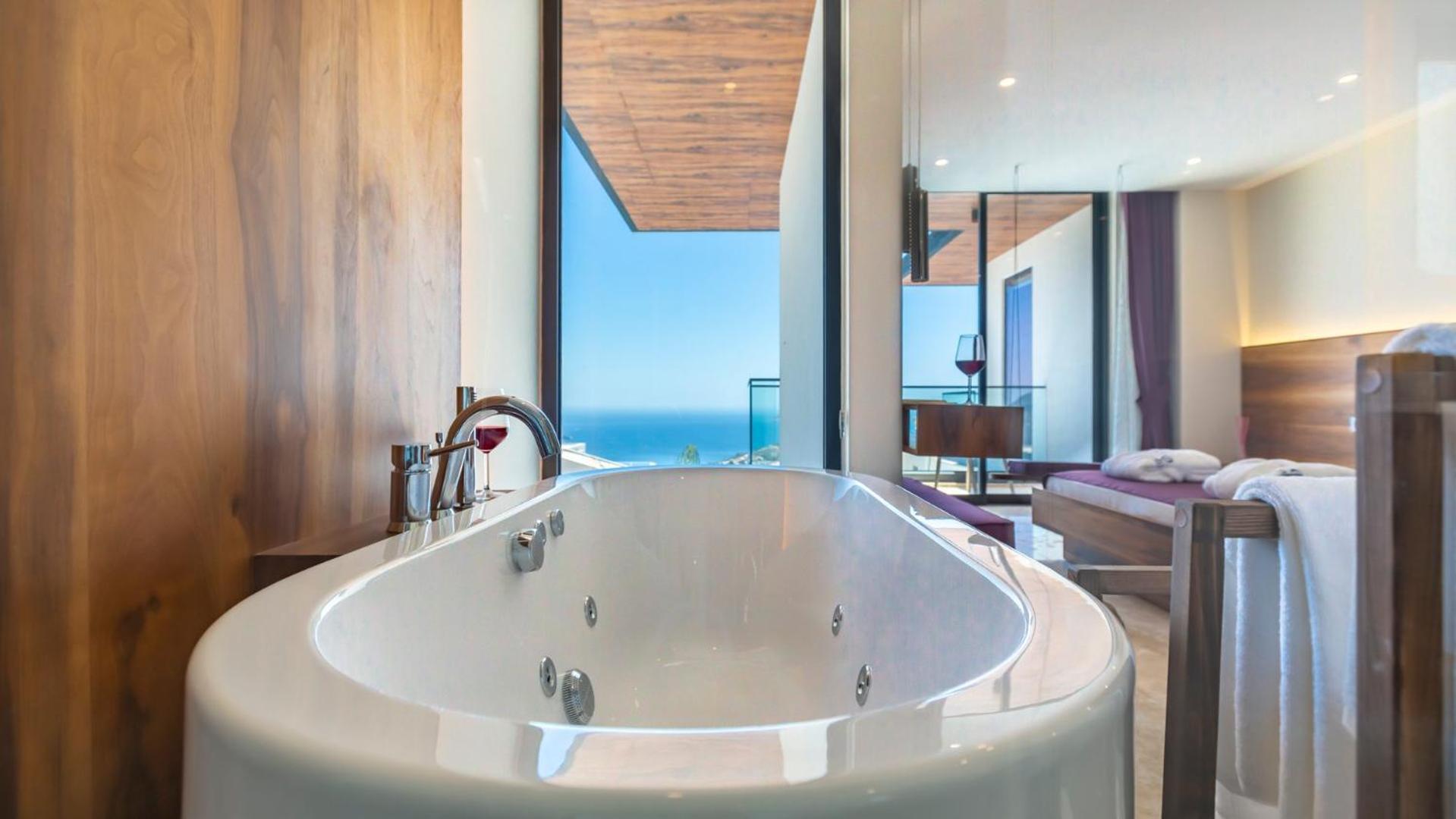 Phi With Heated Indoor Pool Villa *